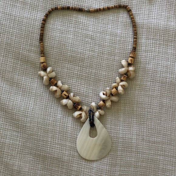 Shell necklace - Picture 2 of 3